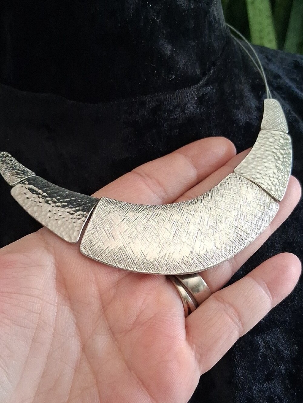H&M Textured Silver Statement Collar Necklace - Picture 6 of 10